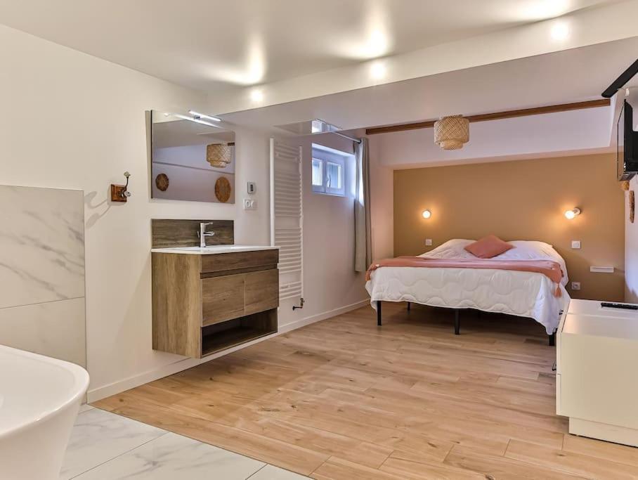 Maison Familiale La Belle Vie Jacuzzi/Sauna Saint Gilles Croix de vie Bagian luar foto